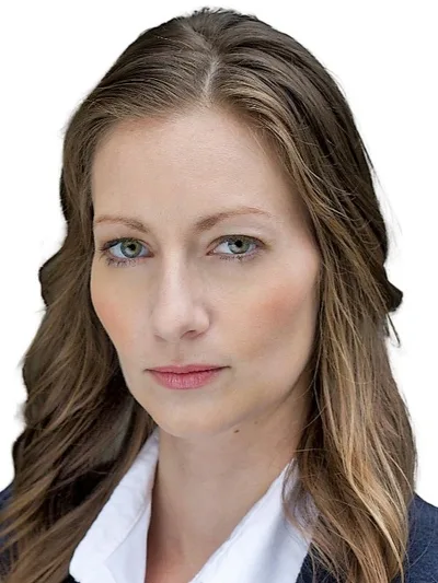 Tracy Hallam 饰 Christina