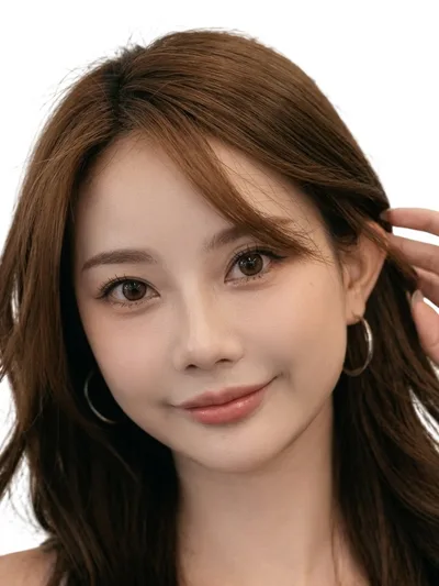 王依君 饰 白梦