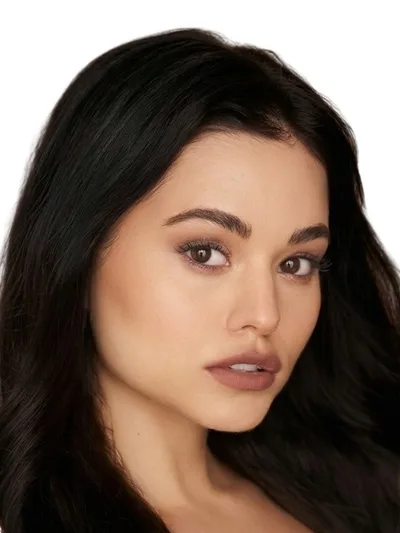 Ariel Yasmine 饰 Parker