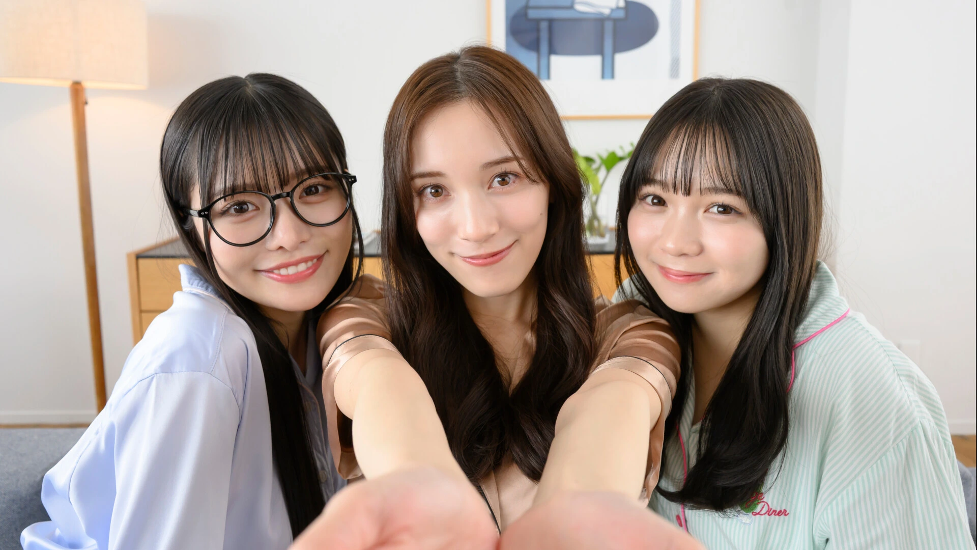 HamKoi 转生为仓鼠的我与三姐妹的甜蜜生活 截图