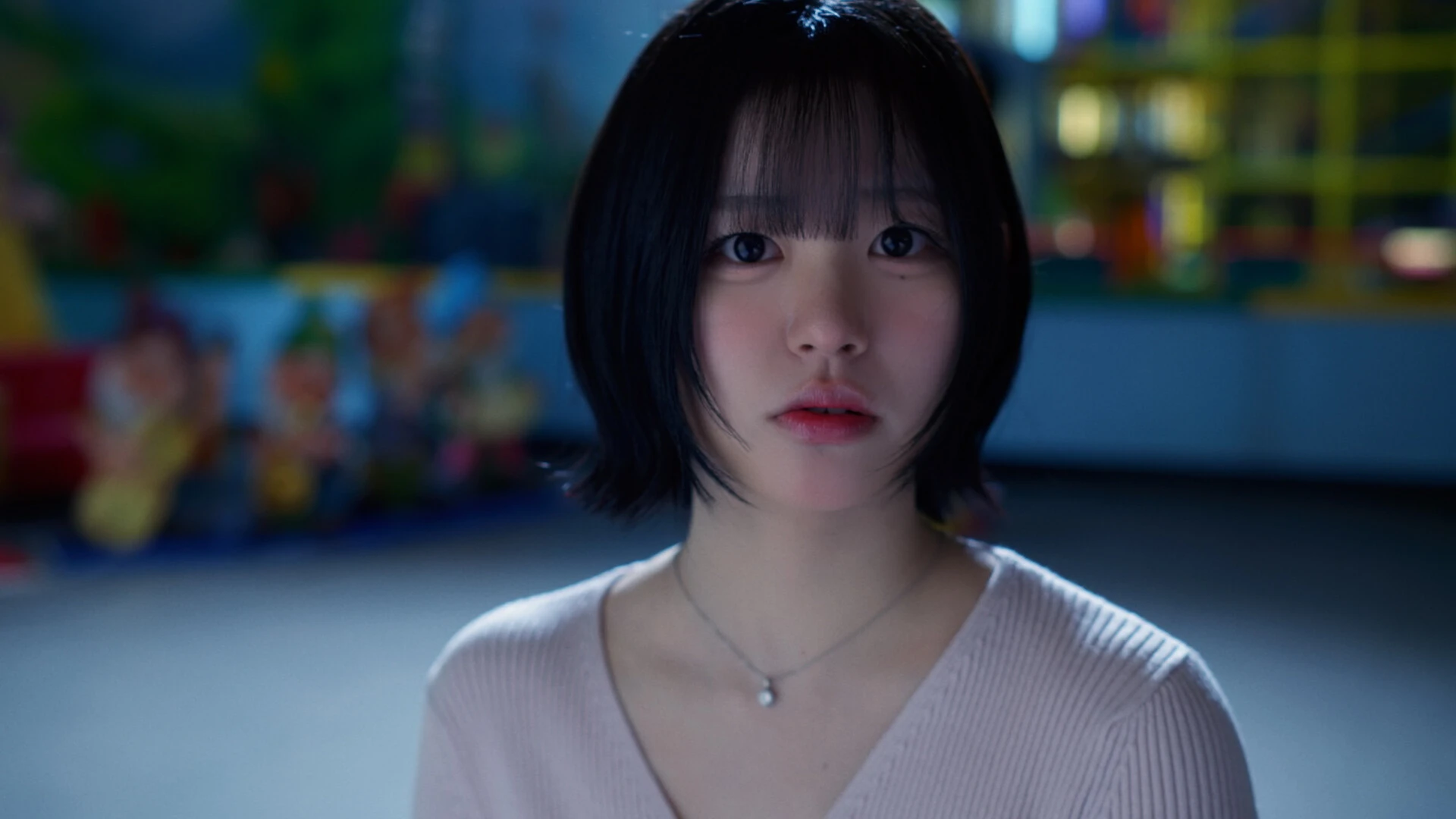 我和美女锁在办公室了 截图