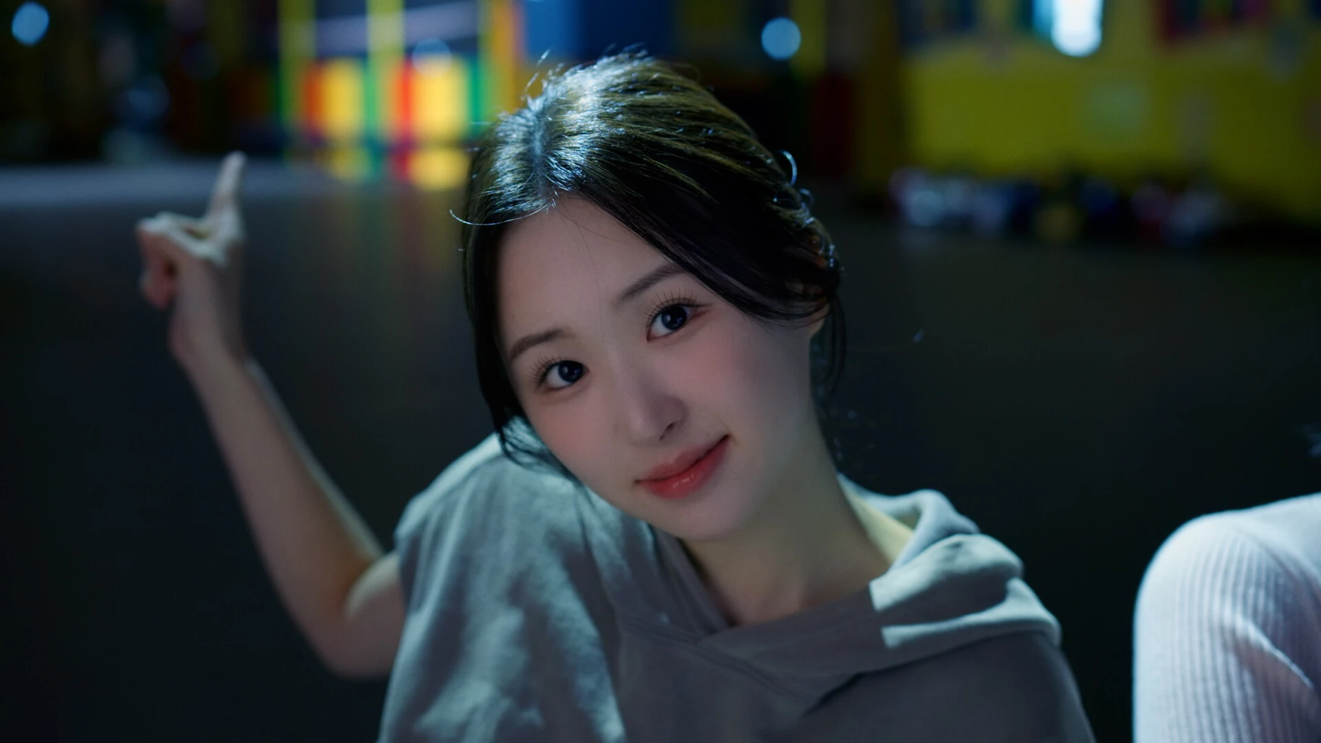 我和美女锁在办公室了 截图